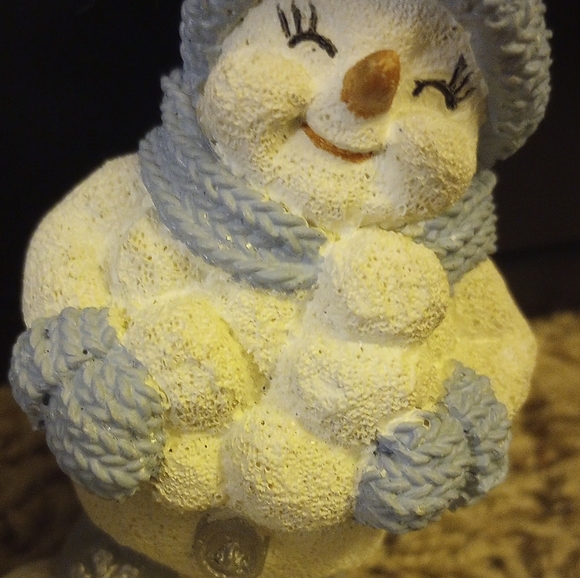 The Encore Group Snow Buddy with snowballs figurine. Extra cute. - Picture 6 of 6